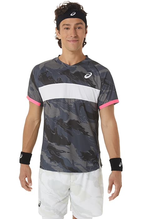 MEN MATCH GRAPHIC SS TOP CARRIER GREY by ASICS