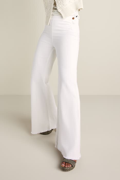 FLARED JEANS COTTON STRETCH TWILL WHITE DENIM by Summum Woman