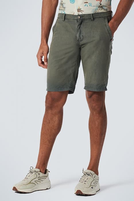 SHORT WITH LINEN GARMENT DYED CHINO DARK SEAGREEN by No Excess