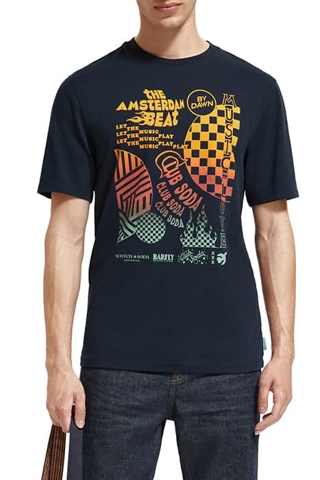 REGULAR FIT CHEST ARTWORK T-SHIRT IN ORGANIC COTTON NIGHT by Scotch & Soda