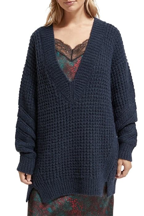 V-NECK OVERSIZED TEXTURED PULLOVER NIGHT by Scotch & Soda