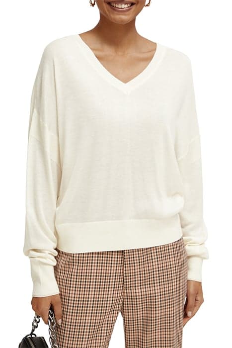 RELAXED V-NECK PULLOVER ECRU MELANGE by Scotch & Soda