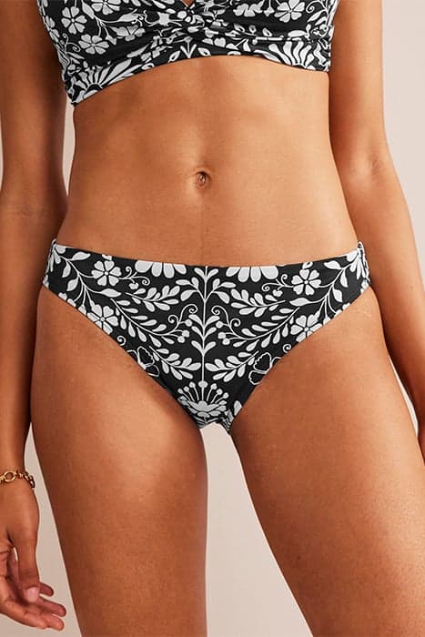 CLASSIC BIKINI BOTTOMS NERO, GARDENIA SPRIG by Boden