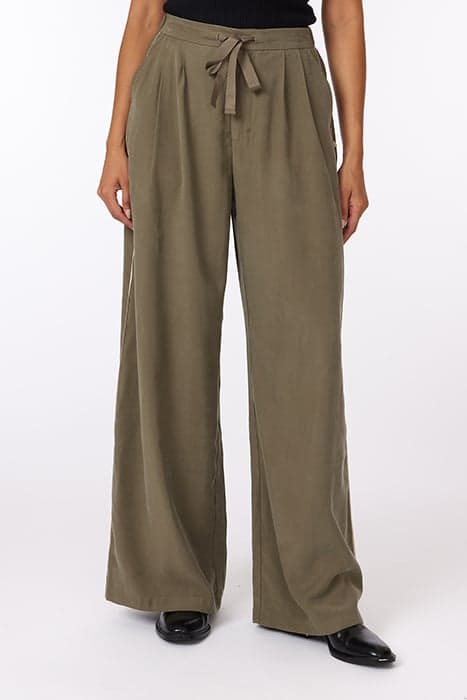 WIDE LAG PANT WITH TIE DUSKY GREEN by Scotch & Soda