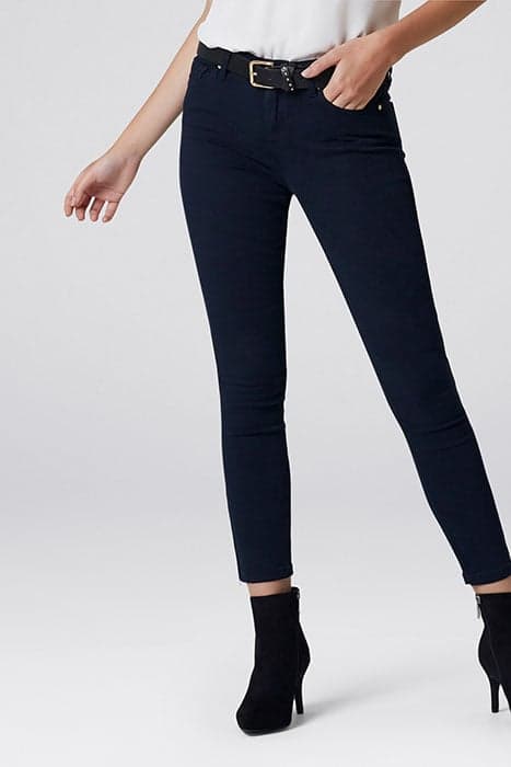 HANNAH LOW RISE SKINNY CROP JEAN NAVY NAVY by Forever New