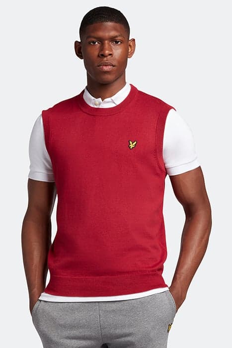 CREW NECK VEST TUNNEL RED by Lyle & Scott