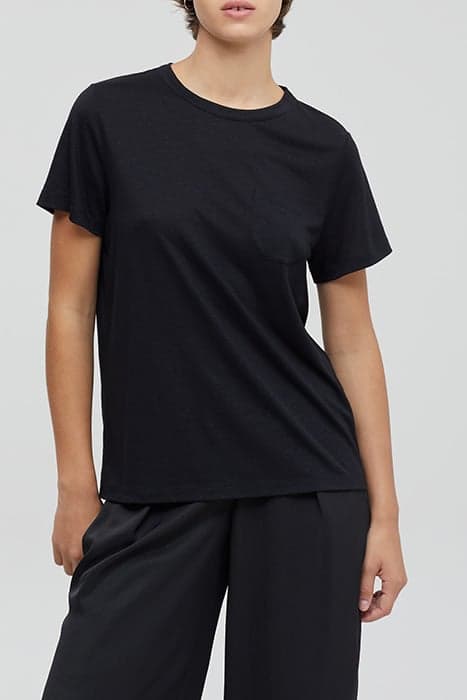 WOMEN TEE WITH CHEST POCKET BLACK by Closed