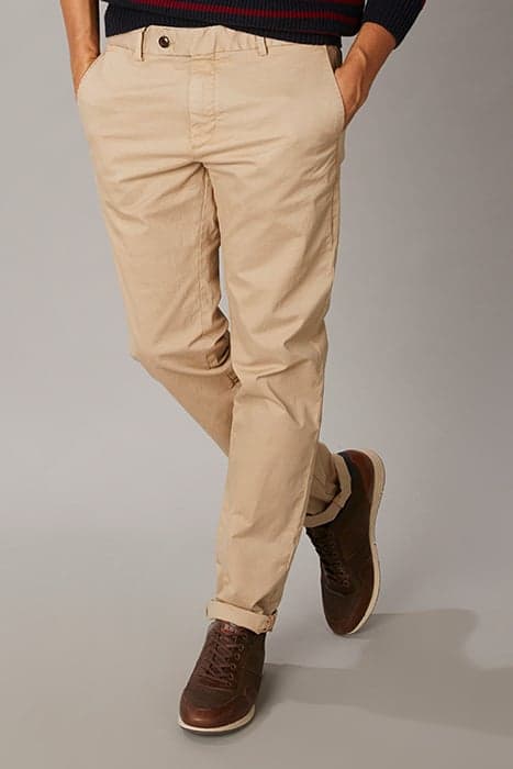 TIGHT FIT BASIC CHINO PANTS BROWN by River Woods