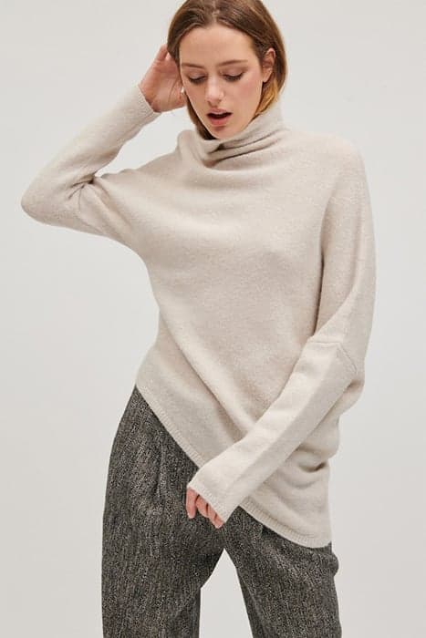 ASYMMETRISCHER PULLOVER IVORY by Luisa Cerano