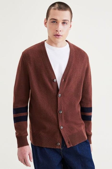 T2 CARDIGAN BROWNS PLACED CAMPUS STRIPE by Dockers