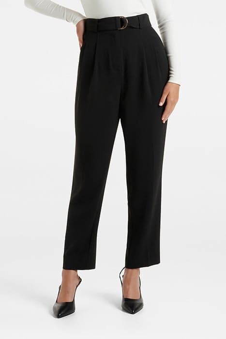 ELIZABETH BELTED TAPERED PANT BLACK by Forever New