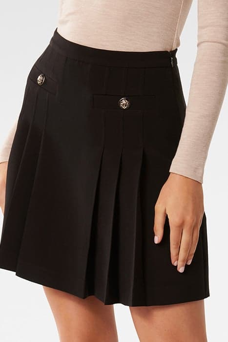 JESSICA MINI BUTTON KILT BLACK by Forever New