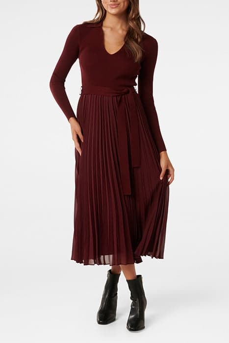 POSEY PETITE WOVEN MIX DRESS DARK BERRY by Forever New