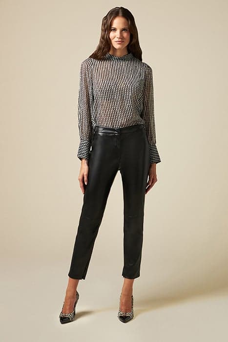 LEATHER-EFFECT SKINNY TROUSERS WITH CHAIN DETAIL BLACK by Oltre