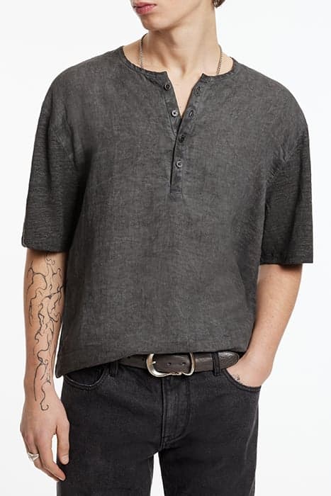 DYER REGULAR FIT SS HENLEY WITH WOVEN PA IRON GREY by John Varvatos