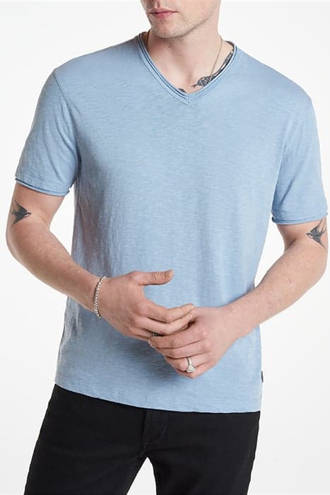 MILES SLUB V-NECK WITH CUT RAW EDGE DUSTED BLUE by John Varvatos