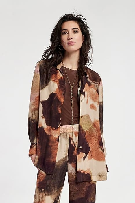 PRINTED CUPRO V NECKLINE SHIRT BROWN by OKY