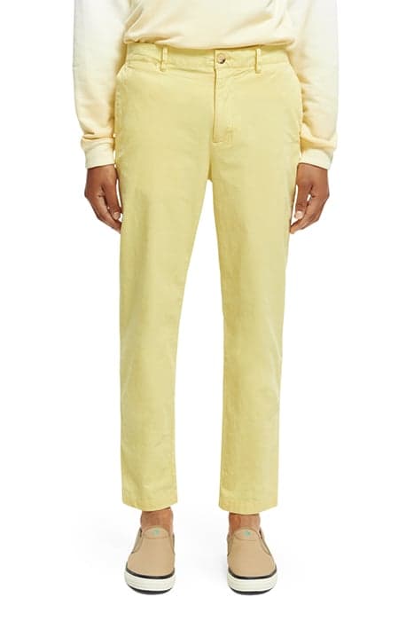 THE DRIFT - REGULAR TAPERED-FIT FINE CORDUROY CHINO DAFFODIL by Scotch & Soda